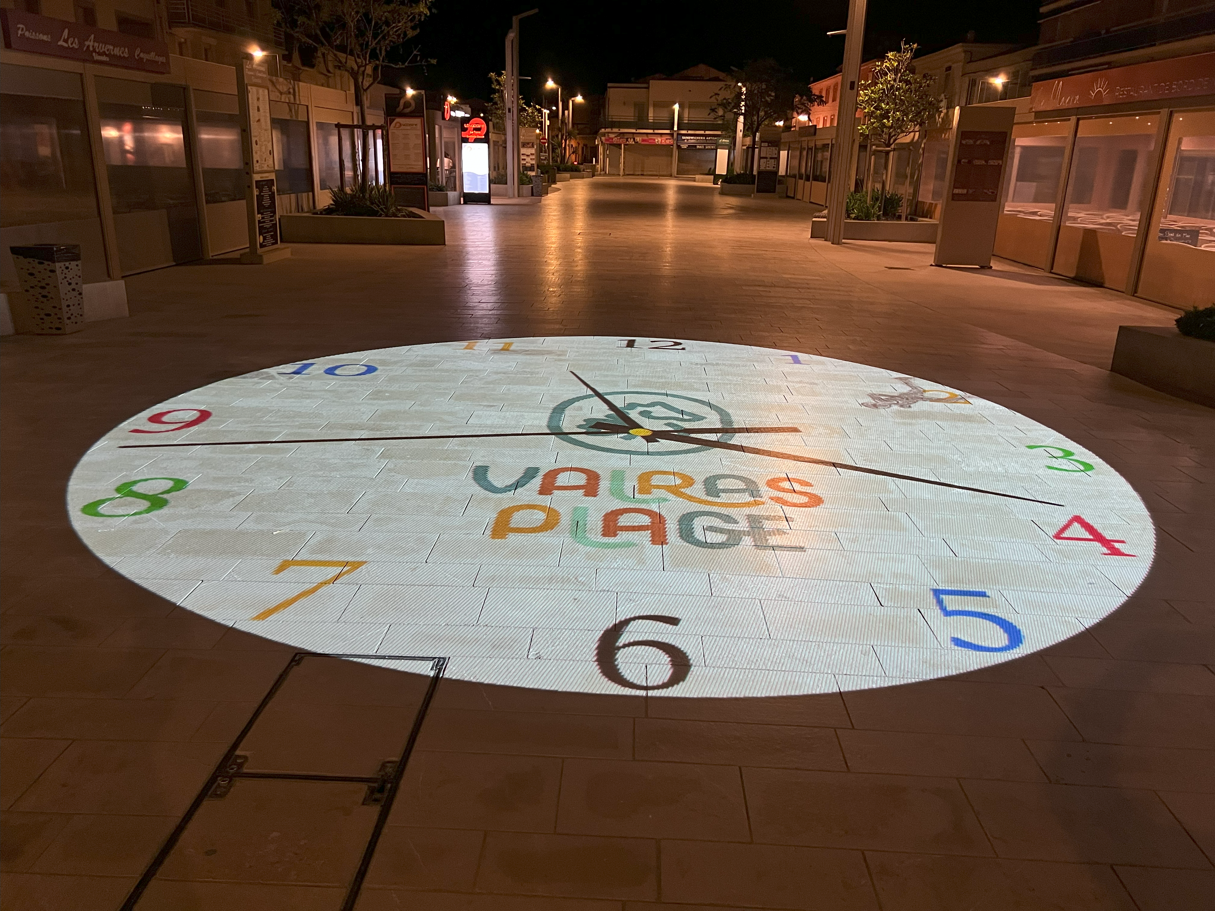 Valras Plage - Horloge géante en vidéoprojection